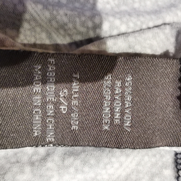 Tank tops - Picture 3 of 4